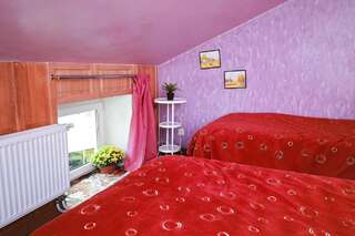 Отели типа «постель и завтрак» Sodu Rooms Вильнюс Трехместный номер эконом-класса с общей ванной комнатой-3