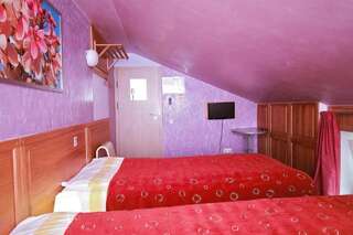 Отели типа «постель и завтрак» Sodu Rooms Вильнюс Трехместный номер эконом-класса с общей ванной комнатой-4